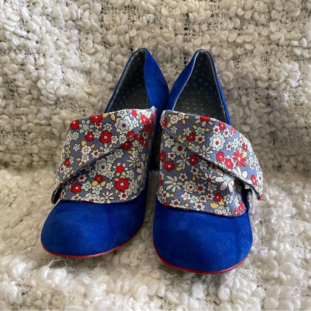 Irregular choice pumps